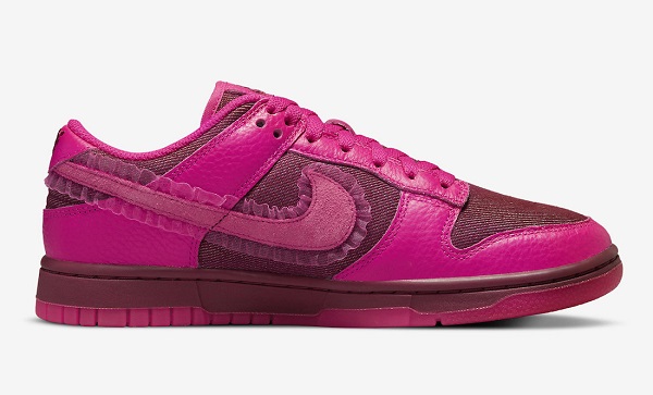 Nike Dunk Low 'Valentine's Day'